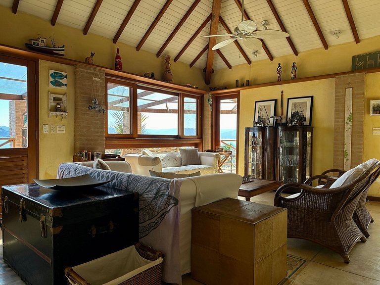 Casa com vista para o mar, piscina e área gourmet