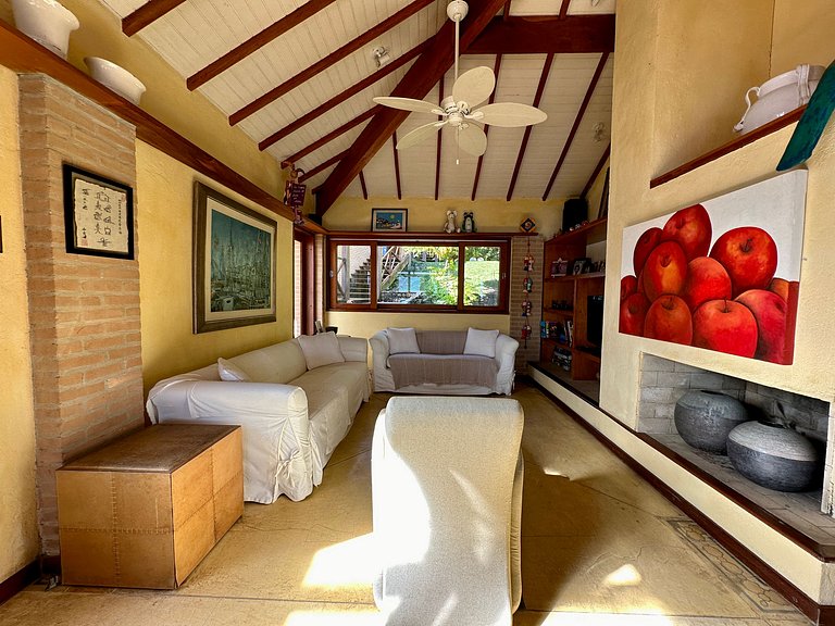 Casa com vista para o mar, piscina e área gourmet