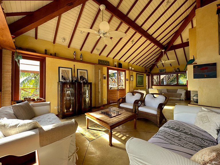 Casa com vista para o mar, piscina e área gourmet