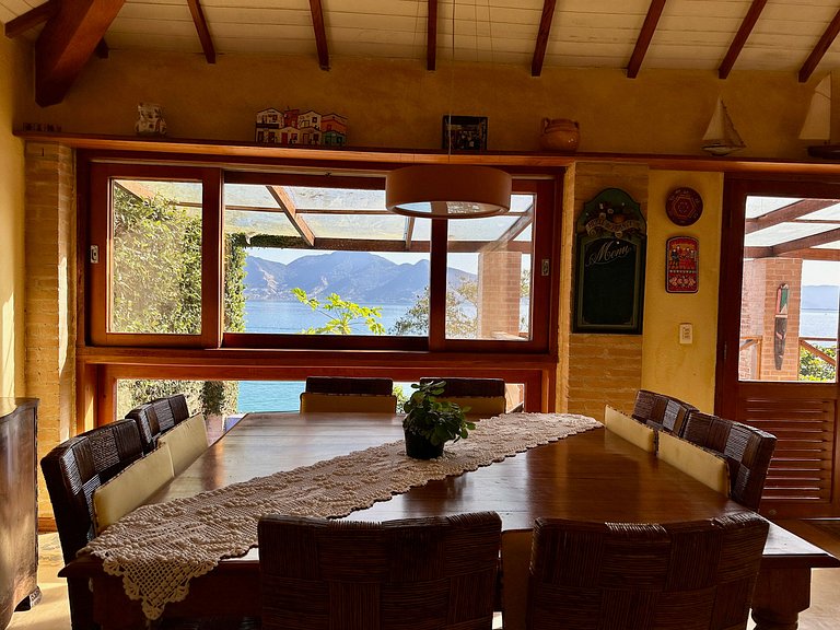 Casa com vista para o mar, piscina e área gourmet