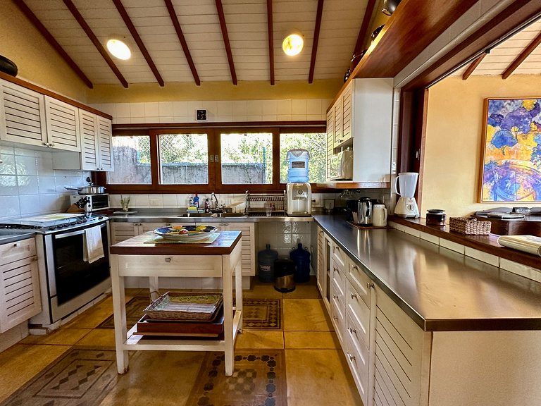 Casa com vista para o mar, piscina e área gourmet