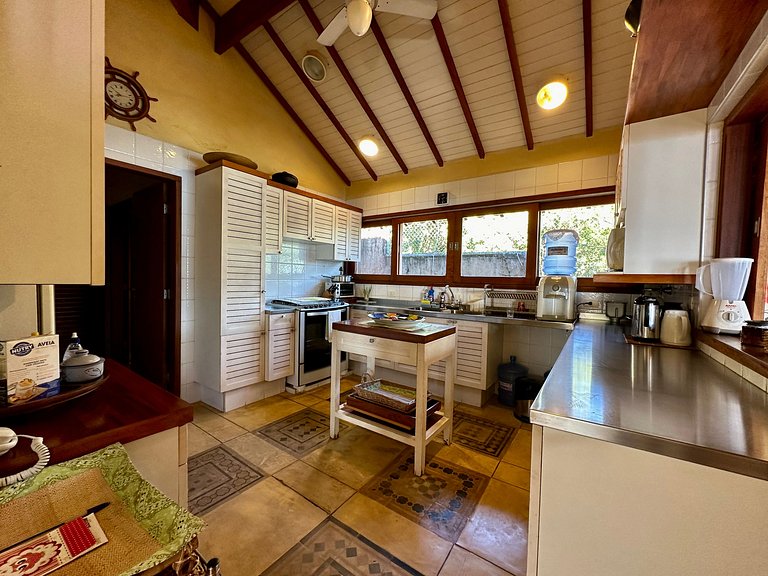 Casa com vista para o mar, piscina e área gourmet