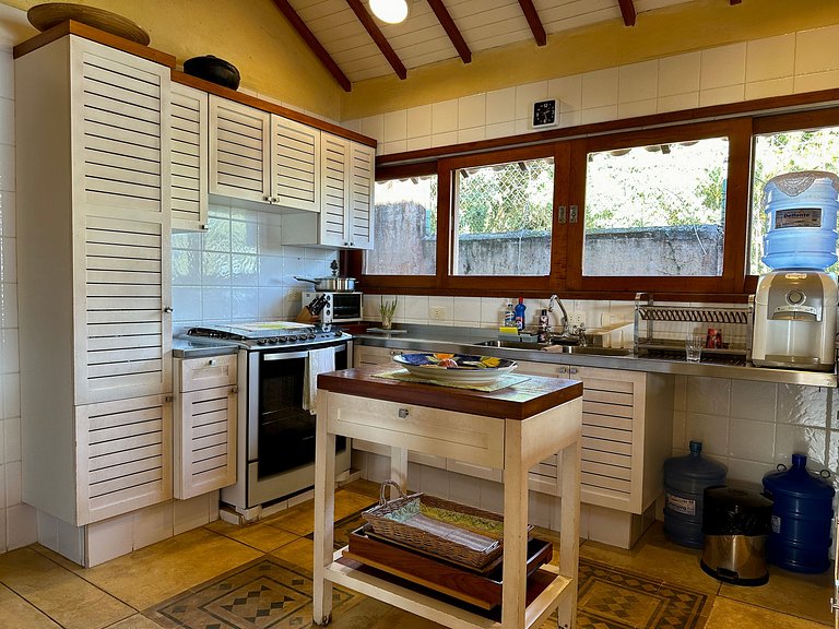 Casa com vista para o mar, piscina e área gourmet