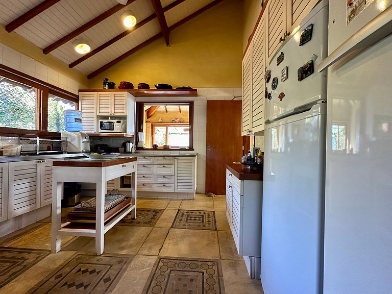 Casa com vista para o mar, piscina e área gourmet