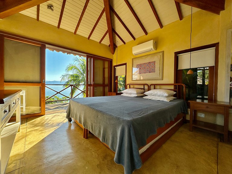Casa com vista para o mar, piscina e área gourmet