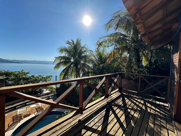 Casa com vista para o mar, piscina e área gourmet