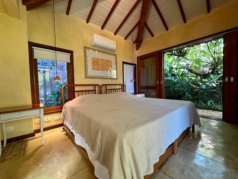 Casa com vista para o mar, piscina e área gourmet