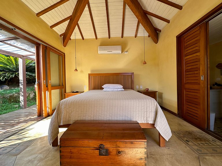 Casa com vista para o mar, piscina e área gourmet