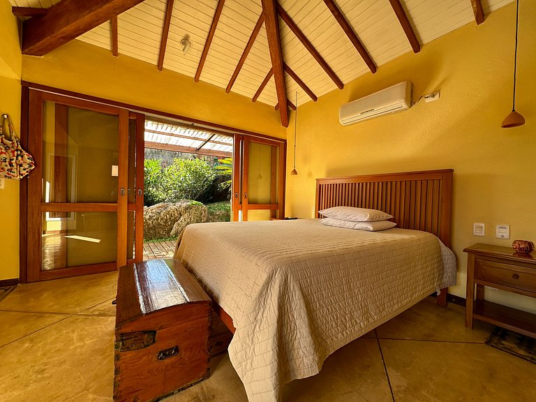 Casa com vista para o mar, piscina e área gourmet