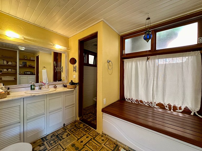 Casa com vista para o mar, piscina e área gourmet