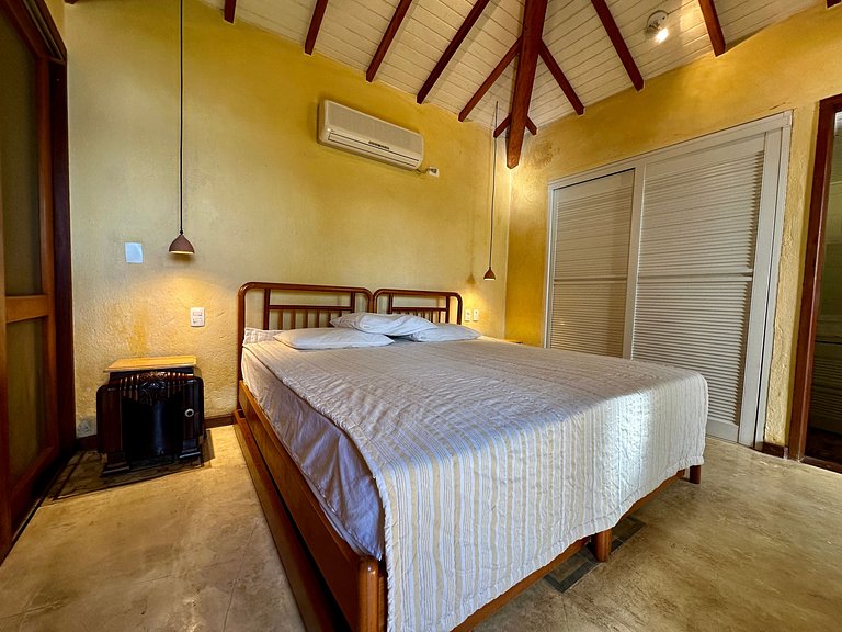 Casa com vista para o mar, piscina e área gourmet
