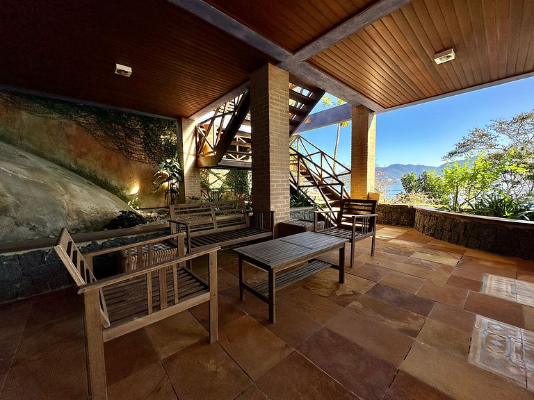 Casa com vista para o mar, piscina e área gourmet
