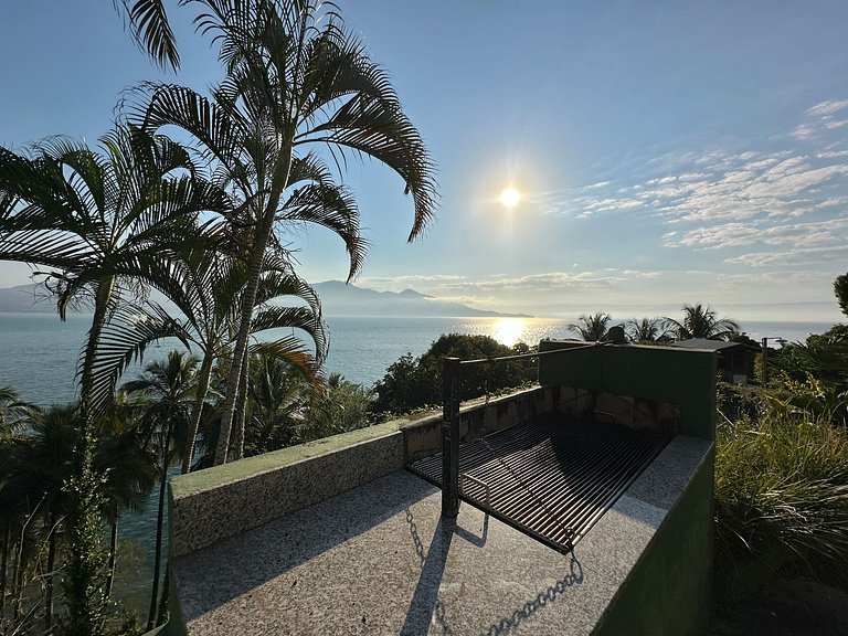 Costeira com píer, ao lado Viana e Hotel Mercedes