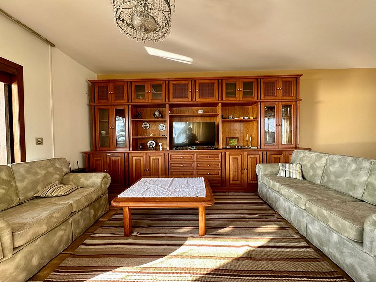 Costeira com píer, ao lado Viana e Hotel Mercedes