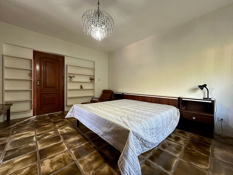 Costeira com píer, ao lado Viana e Hotel Mercedes