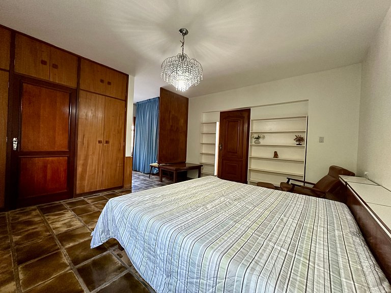 Costeira com píer, ao lado Viana e Hotel Mercedes