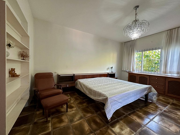Costeira com píer, ao lado Viana e Hotel Mercedes