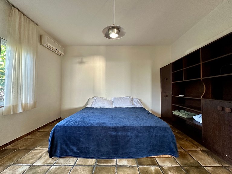 Costeira com píer, ao lado Viana e Hotel Mercedes