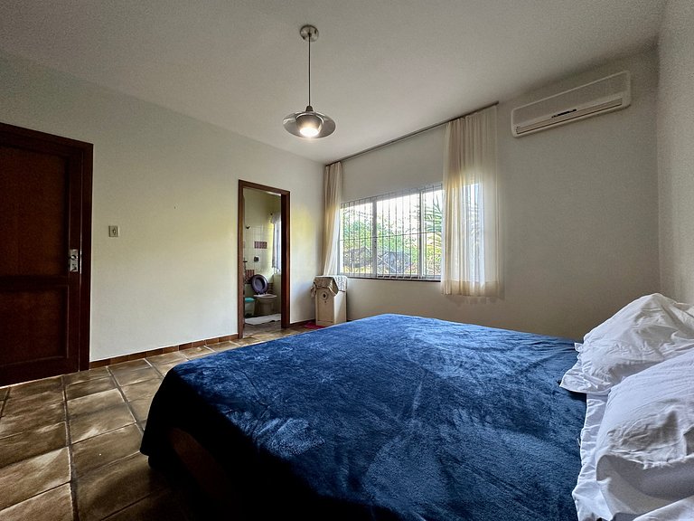 Costeira com píer, ao lado Viana e Hotel Mercedes