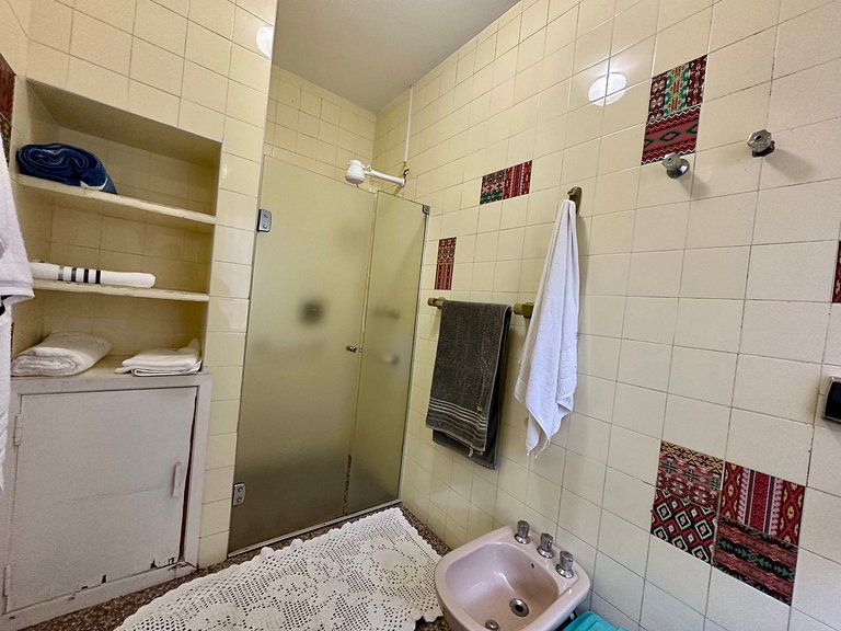 Costeira com píer, ao lado Viana e Hotel Mercedes