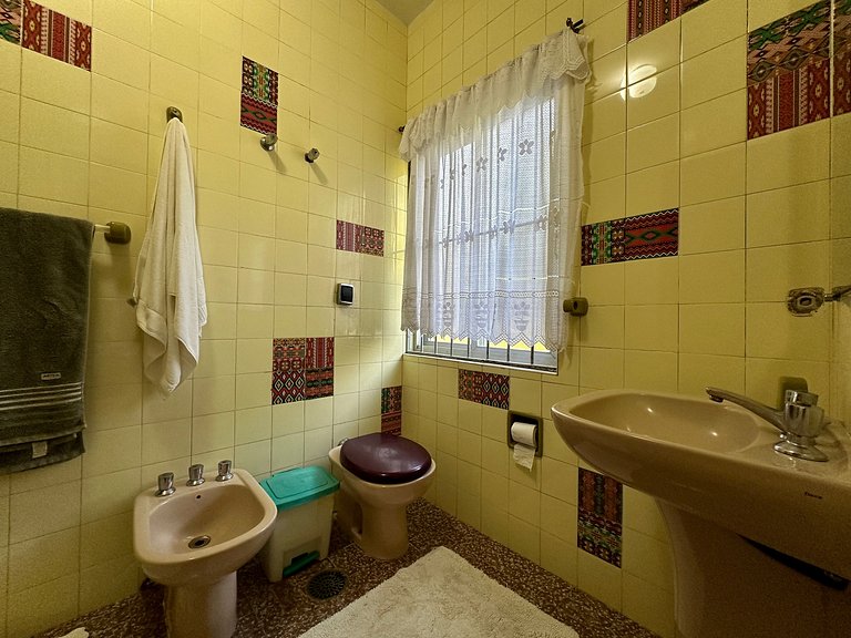 Costeira com píer, ao lado Viana e Hotel Mercedes