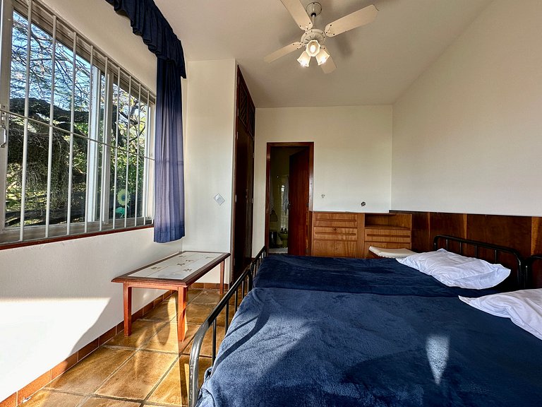 Costeira com píer, ao lado Viana e Hotel Mercedes