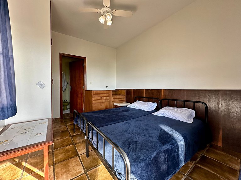 Costeira com píer, ao lado Viana e Hotel Mercedes