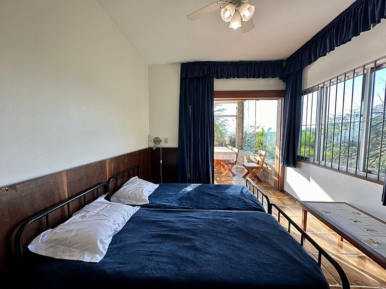 Costeira com píer, ao lado Viana e Hotel Mercedes