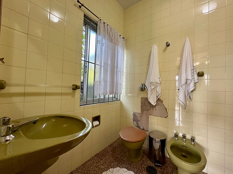 Costeira com píer, ao lado Viana e Hotel Mercedes