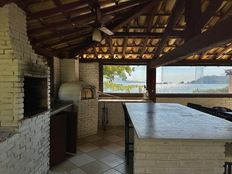 Casa Exclusiva Pé-na-Areia ao Sul de Ilhabela – Projeto Iraê