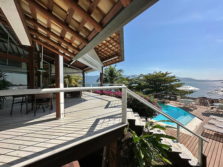 Casa Exclusiva Pé-na-Areia ao Sul de Ilhabela – Projeto Iraê