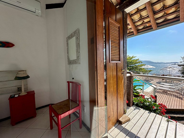 Pé na areia, piscina aquecida e muito conforto