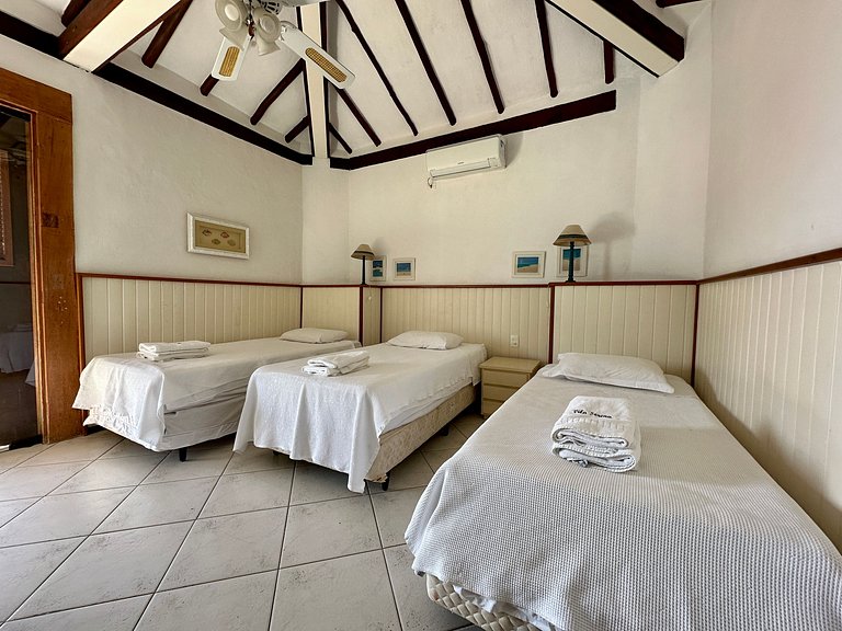 Casa Exclusiva Pé-na-Areia ao Sul de Ilhabela – Projeto Iraê