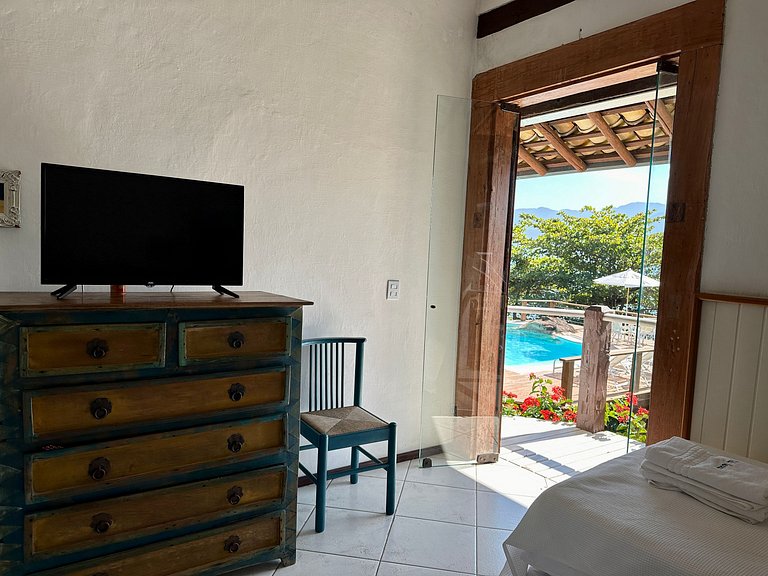 Praia privativa, piscina aquecida e muito conforto