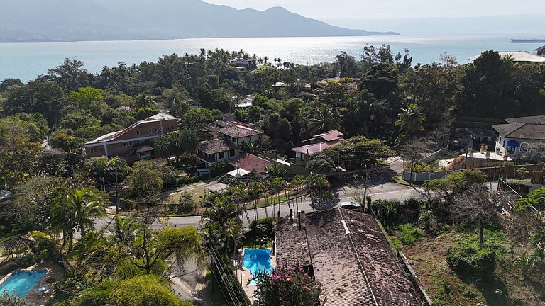 Piscina, área gourmet e excelente localização