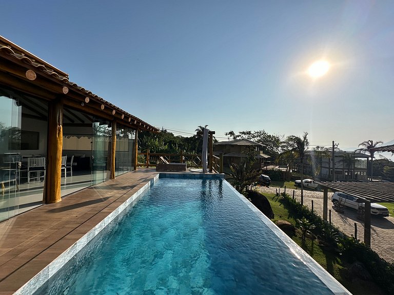Casa incrível em condomínio - piscina e vista