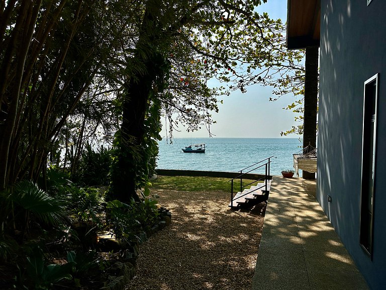 Casa à beira-mar, na Praia da Armação