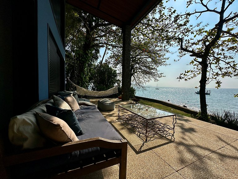 Casa à beira-mar, na Praia da Armação