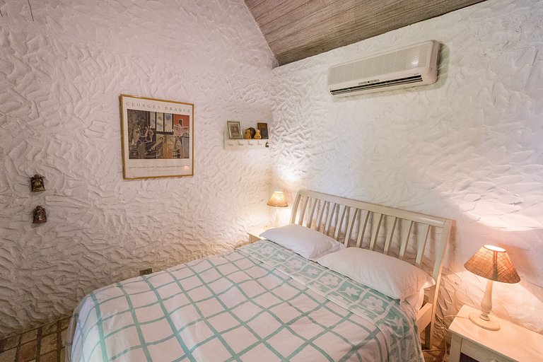 Casa em condomínio pé na areia, com área gourmet