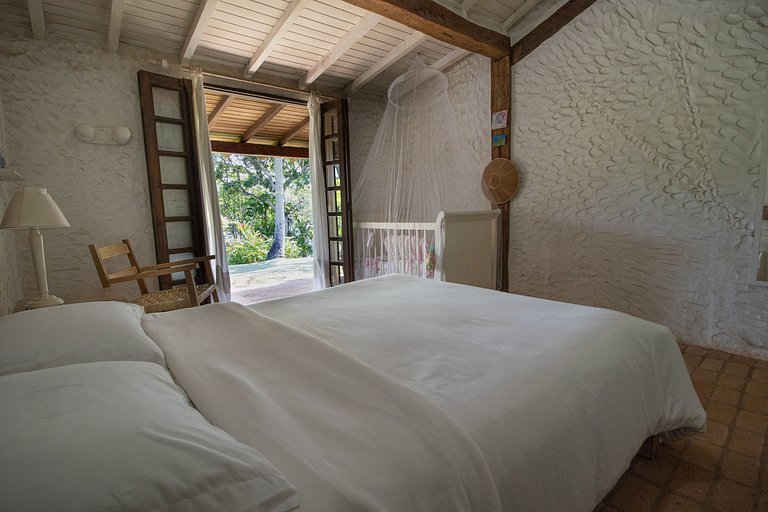 Casa em condomínio pé na areia, com área gourmet