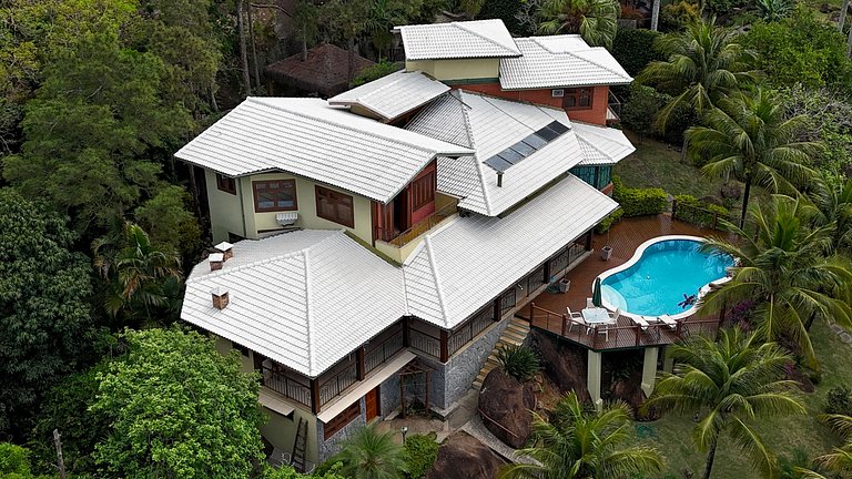 Refúgio, vista mar, piscina e churrasqueira
