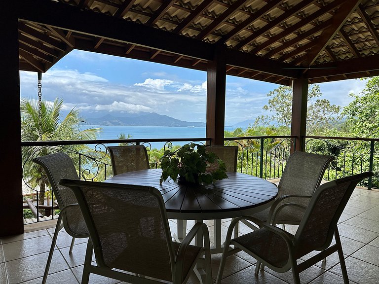 Refúgio, vista mar, piscina e churrasqueira