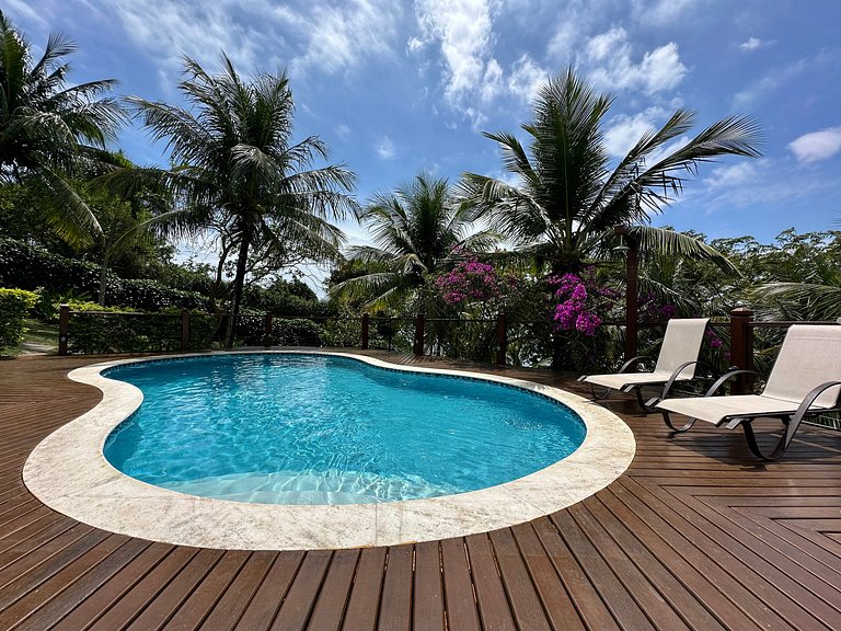 Refúgio, vista mar, piscina e churrasqueira