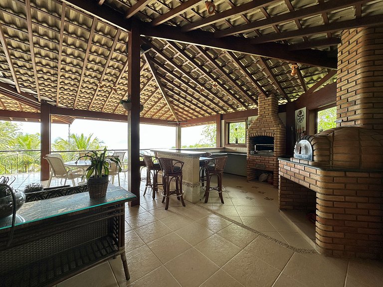 Refúgio, vista mar, piscina e churrasqueira
