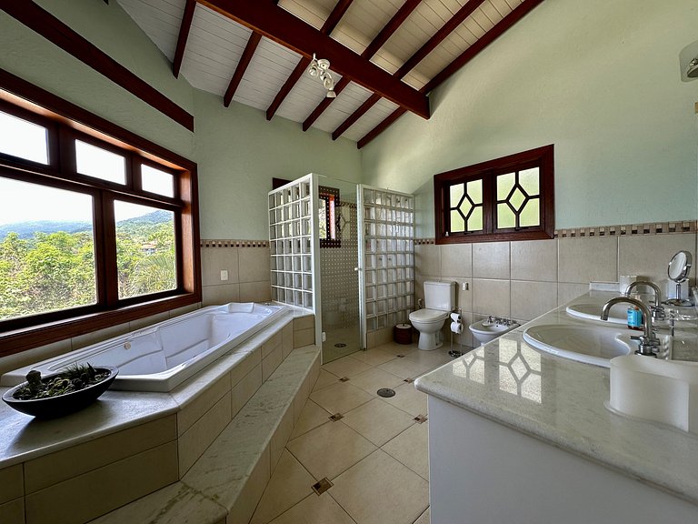 Refúgio, vista mar, piscina e churrasqueira