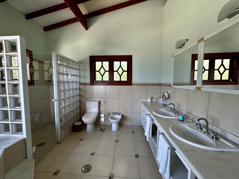 Refúgio, vista mar, piscina e churrasqueira