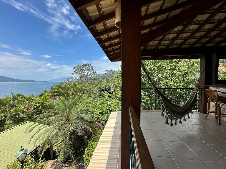Refúgio, vista mar, piscina e churrasqueira