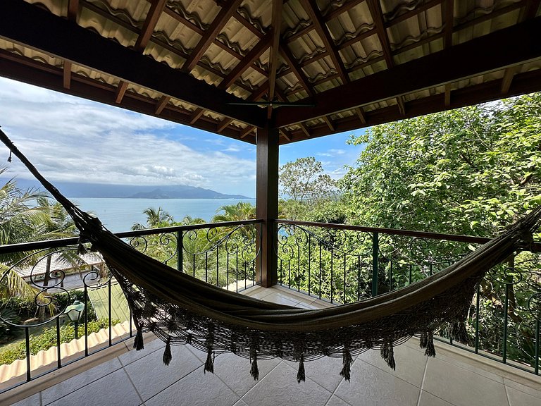 Refúgio, vista mar, piscina e churrasqueira
