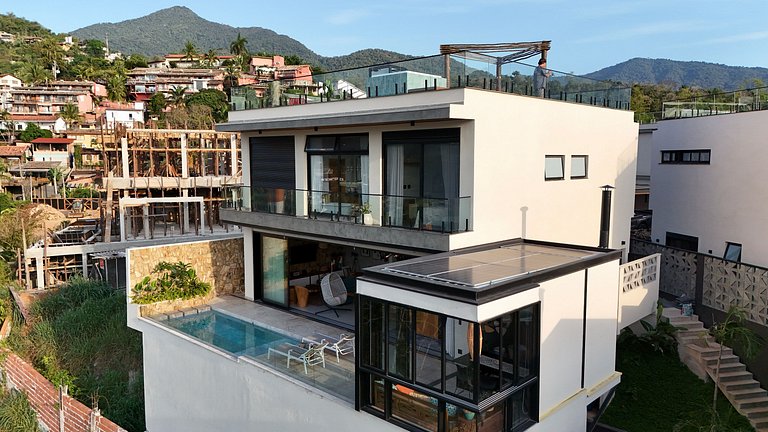 Rooftop com jacuzzi, piscina aquecida a 100m praia