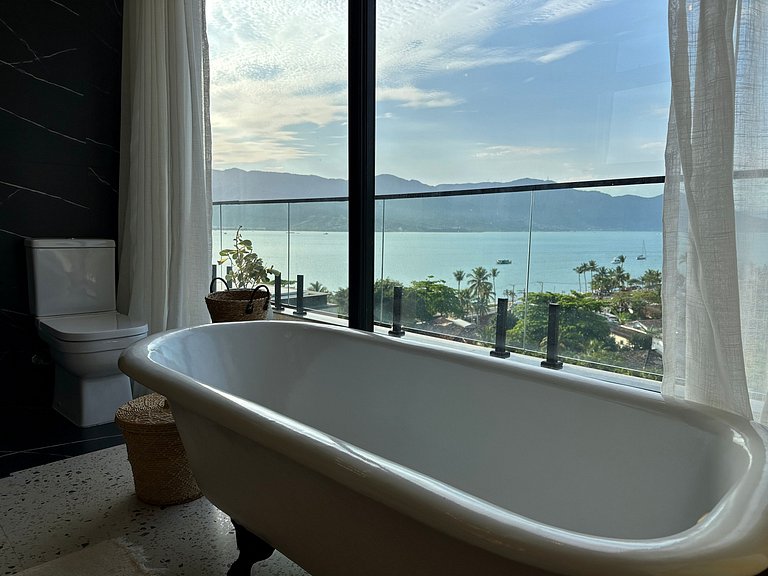 Rooftop com jacuzzi, piscina aquecida a 100m praia